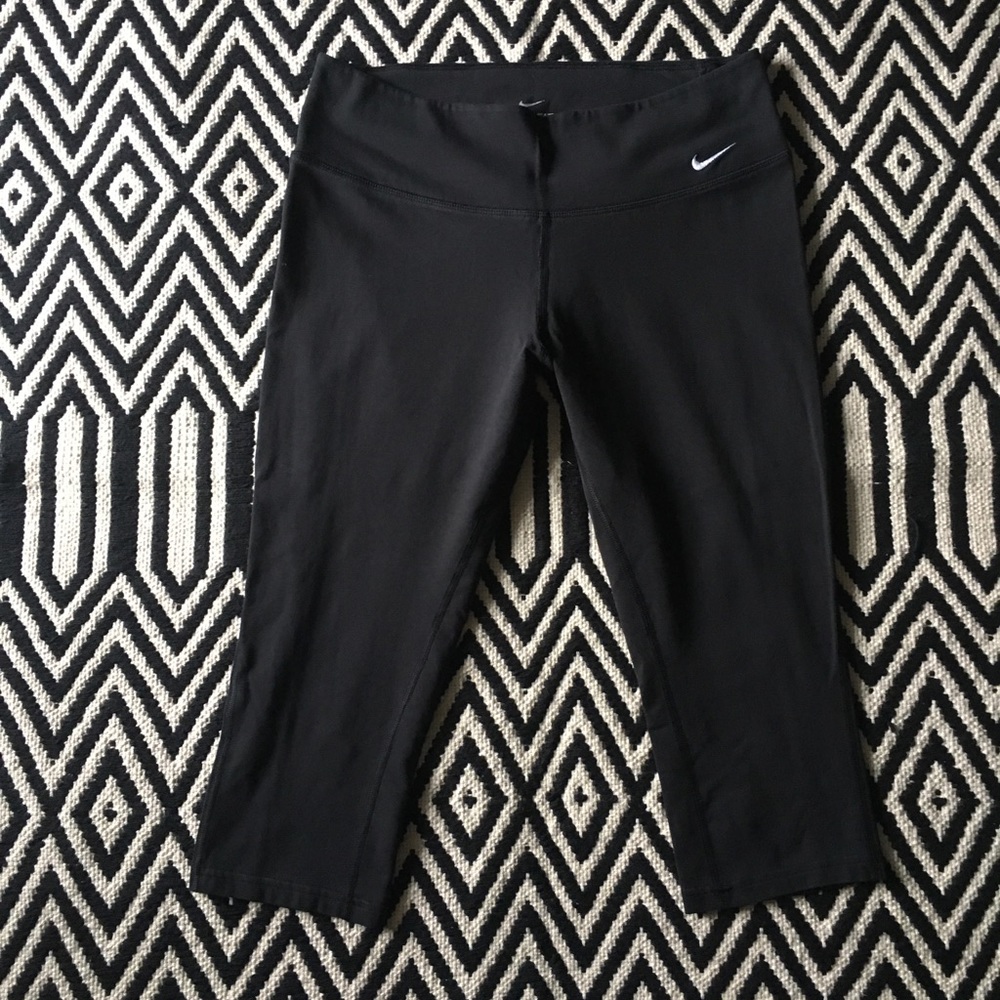 Nike black dry fit capri